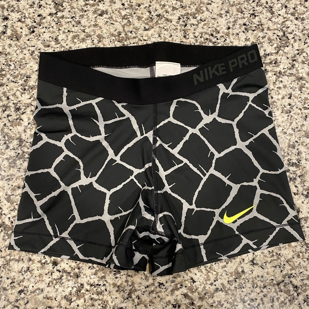 Women’s Nike Pro Shorts Size Large